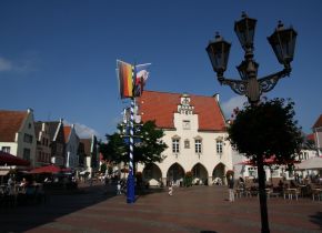 Altes Rathaus mit Marktplatz