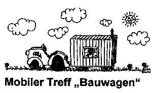 ein von einem Trecker gezogener Bauwagen steht auf einer sonnigen Wiese, Schriftzug: "Mobiler Treff Bauwagen"