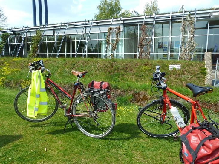 Fahrräder vor dem Römermuseum - Foto Stadtagentur