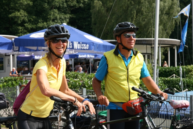 Radfahrer an der Stadtmühlenbucht/Segelboothafen