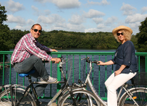 Radfahrer am Stausee, Foto Stadtagentur