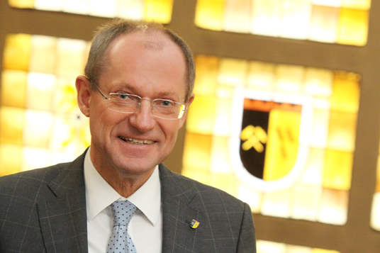 Das Bild zeigt Bürgermeister Ulrich Roland