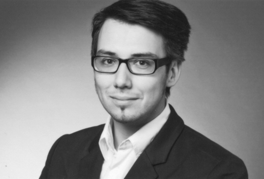 Das Bild zeigt Dr. Volker Kreuzer