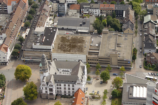 Das Bild zeigt das ehemalige Hertie-Gebäude