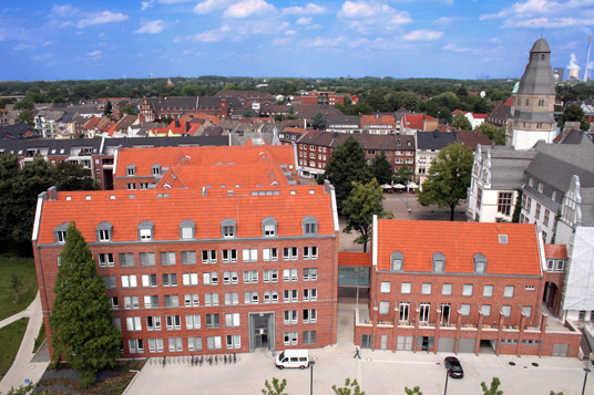 Das Bild zeigt das Neue Rathaus