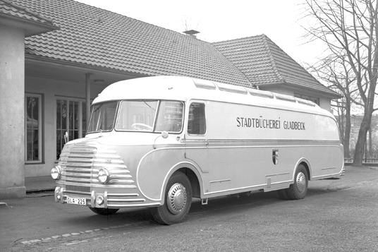 Das Bild zeigt den Bücherbus