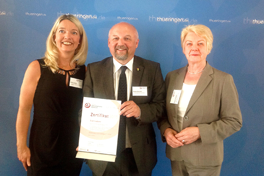 Das Bild zeigt Bettina Weist, Rainer Weichelt und Agnes Stappert