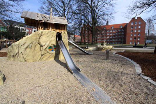 Das Bild zeigt den Wasserspielplatz
