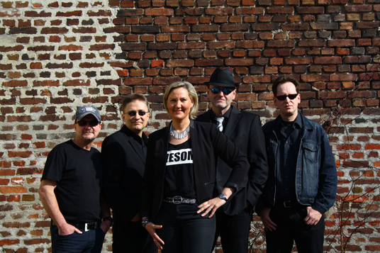 Das Bild zeigt die Band "timeless"