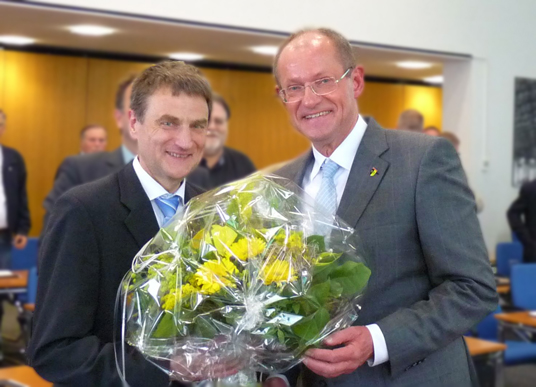 Das Bild zeigt Michael Chlapek und Bürgermeister Ulrich Roland