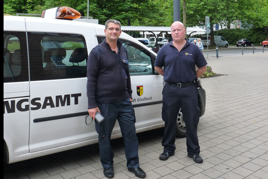 Das Foto zeigt die beiden KOD-Mitarbeiter