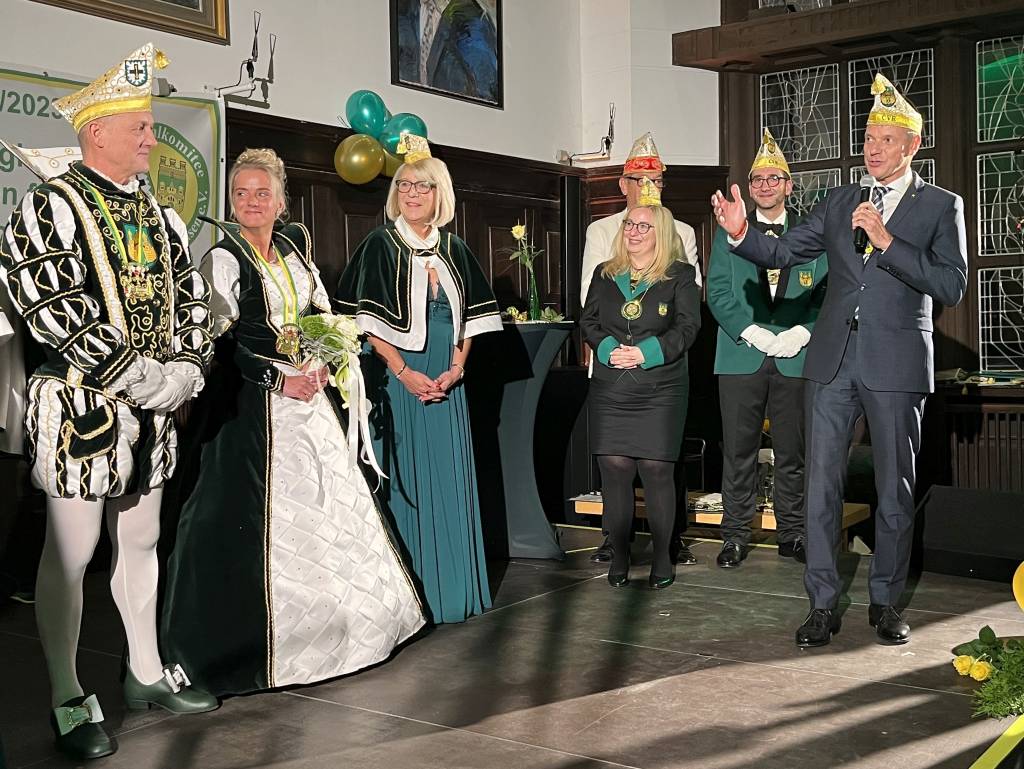 Die Stadtprinzenpaar-Proklamation fand auf der Bühne im Großen Sitzungssaal des Rathauses statt, Foto: Stadt Recklinghausen