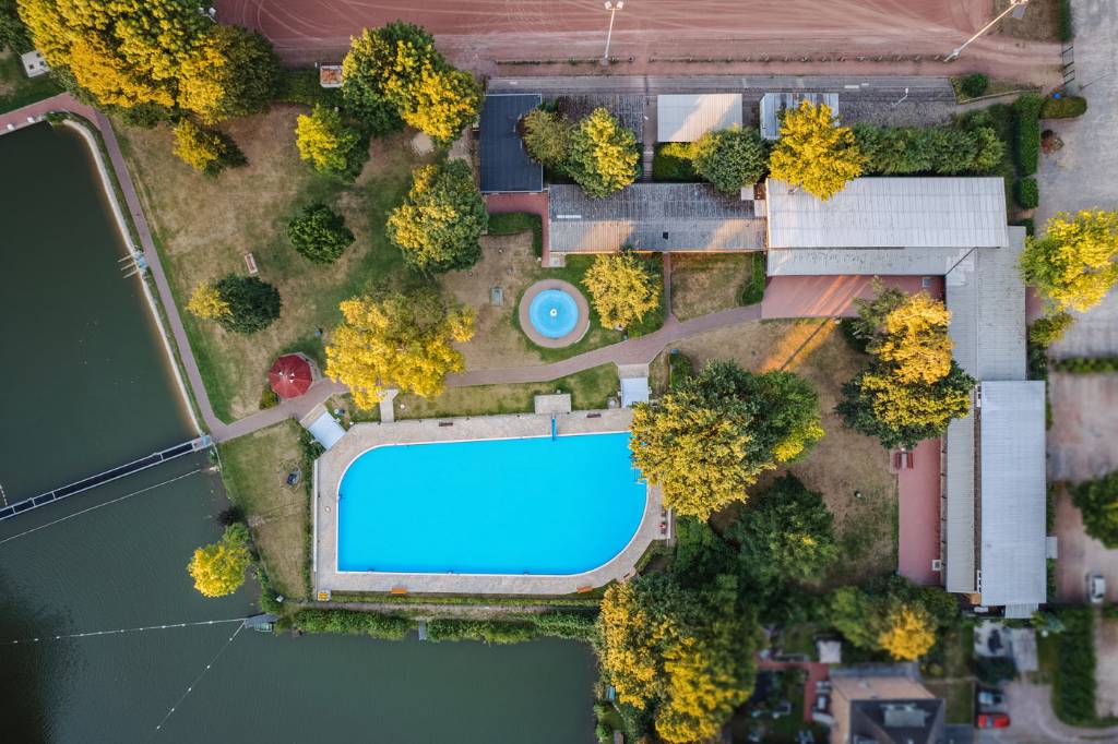 Das Naturfreibad in Suderwich aus der Vogelperspektive. Foto. Marcel Blank/Stadt RE