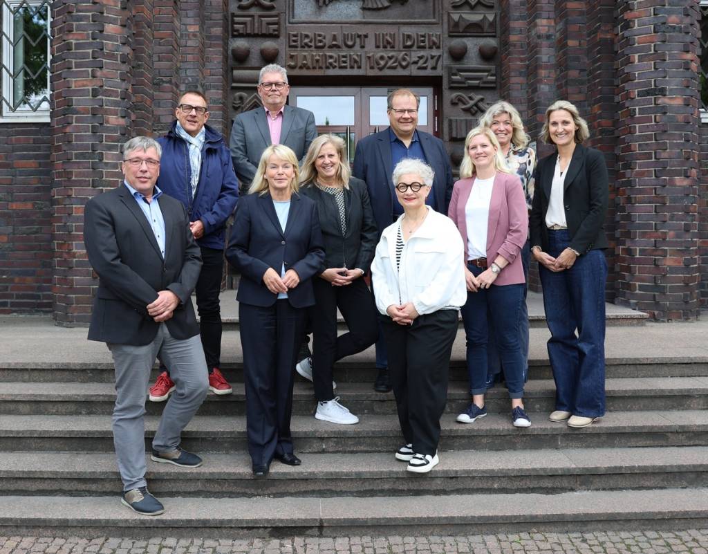 Gruppenfoto vor dem Polizeipräsidium in Recklinghausen