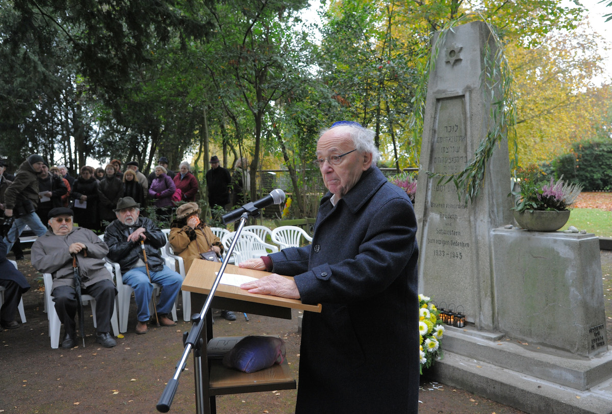 Rolf Abrahamsohn bei der Gedenkfeier 2012 (WAZ-Foto Raffalski)