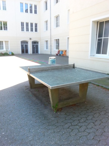Schulhof Gymnasium Marie Curie