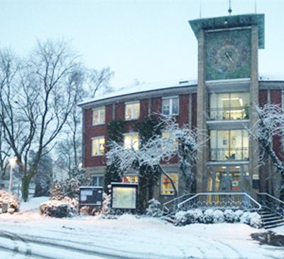 Auf dem Bild: Rathaus im Schnee. Foto: Stadt Waltrop